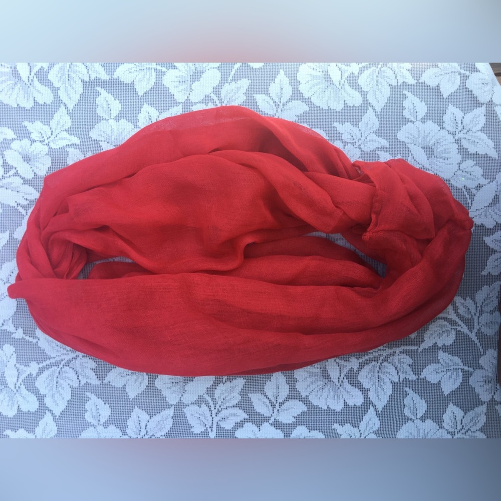 Infinity scarf red